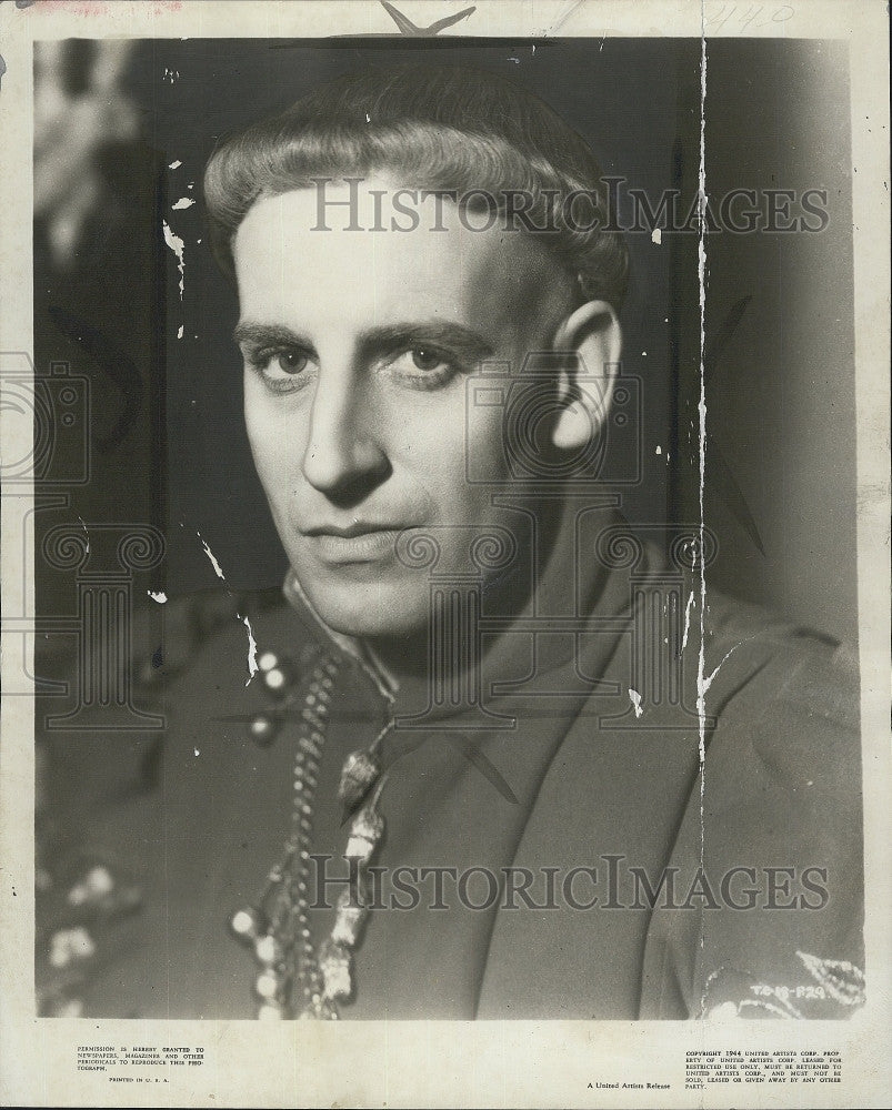 1946 Press Photo Max Adrian &quot;Henry V&quot; - Historic Images