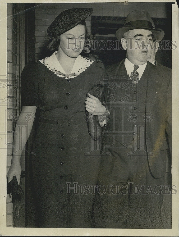 1941 Press Photo Mrs Ruth Steadman &amp; John Whalen - Historic Images