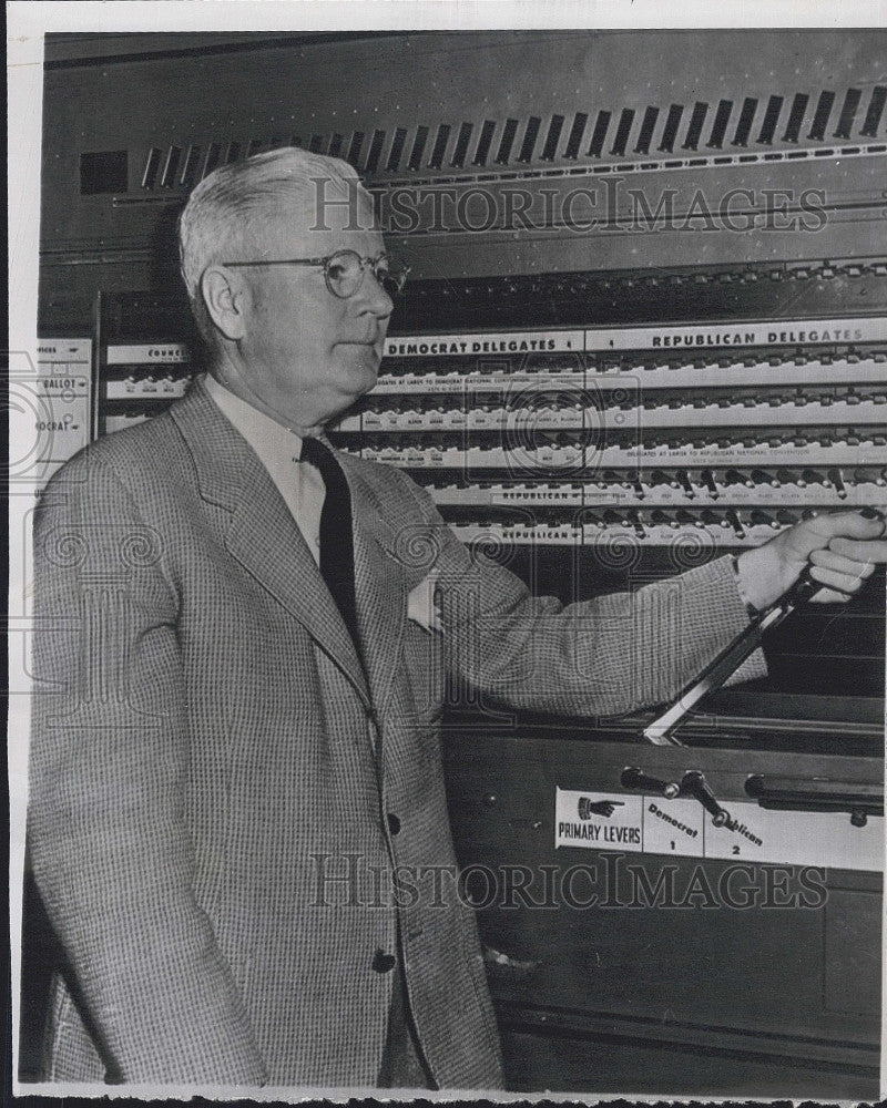 1948 Press Photo Governor Phillip F LaFollette Wisconsin Elections - Historic Images