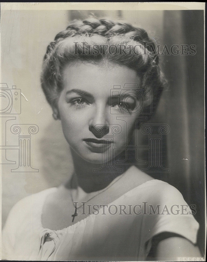 1946 Press Photo Elizabeth Ross &quot;The Song of Bernadette&quot; - Historic Images