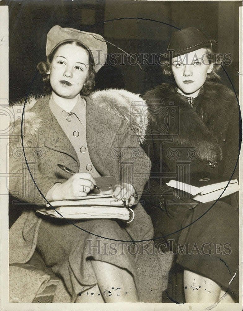 1938 Press Photo Sylvia Cohen and Margaret Cates, students at Wellesley - Historic Images