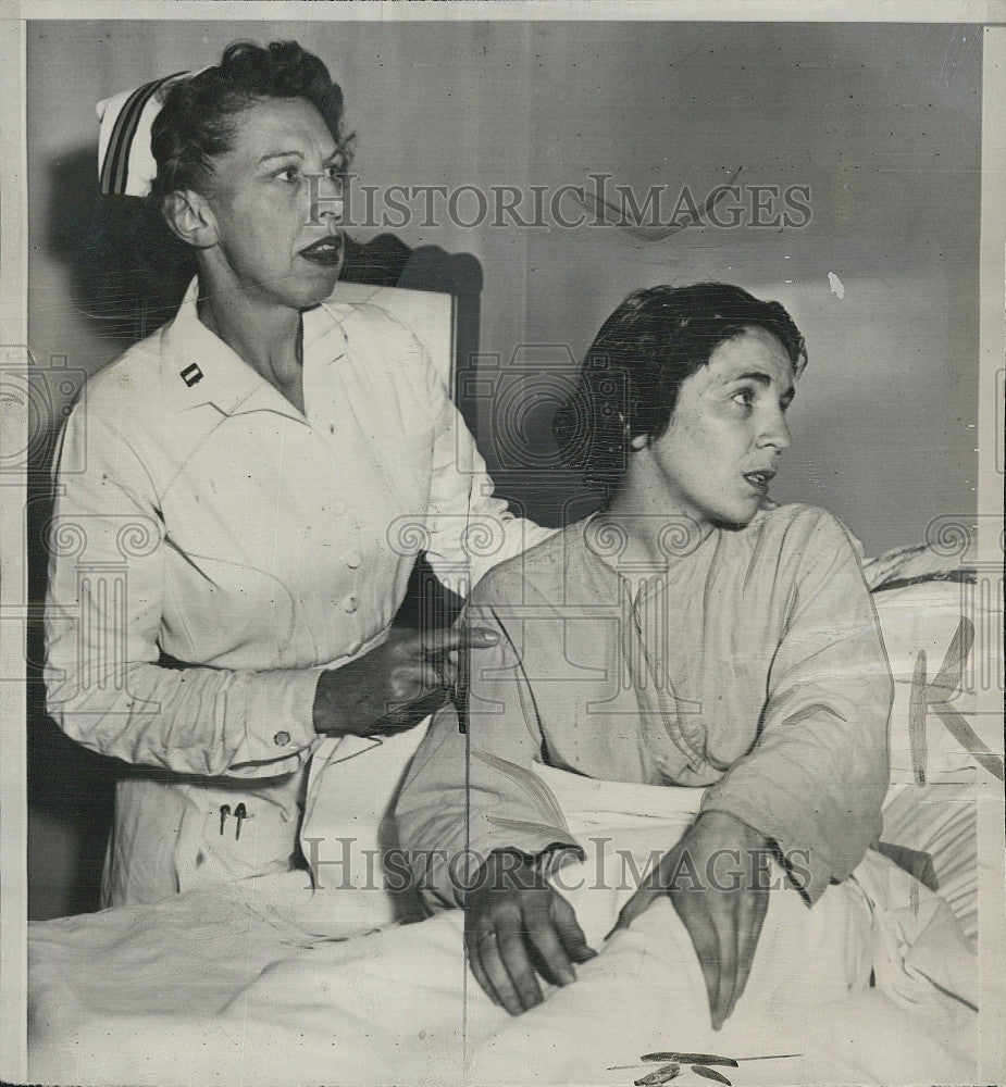 1953 Press Photo Plane Crash Survivor Beverly Nelson In Hospital - Historic Images