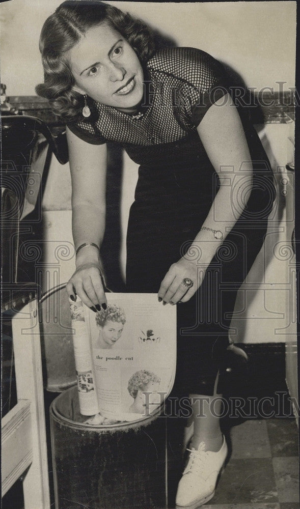 1952 Press Photo Cambridge beautician Frances Naoum demonstrates new poodle cut - Historic Images