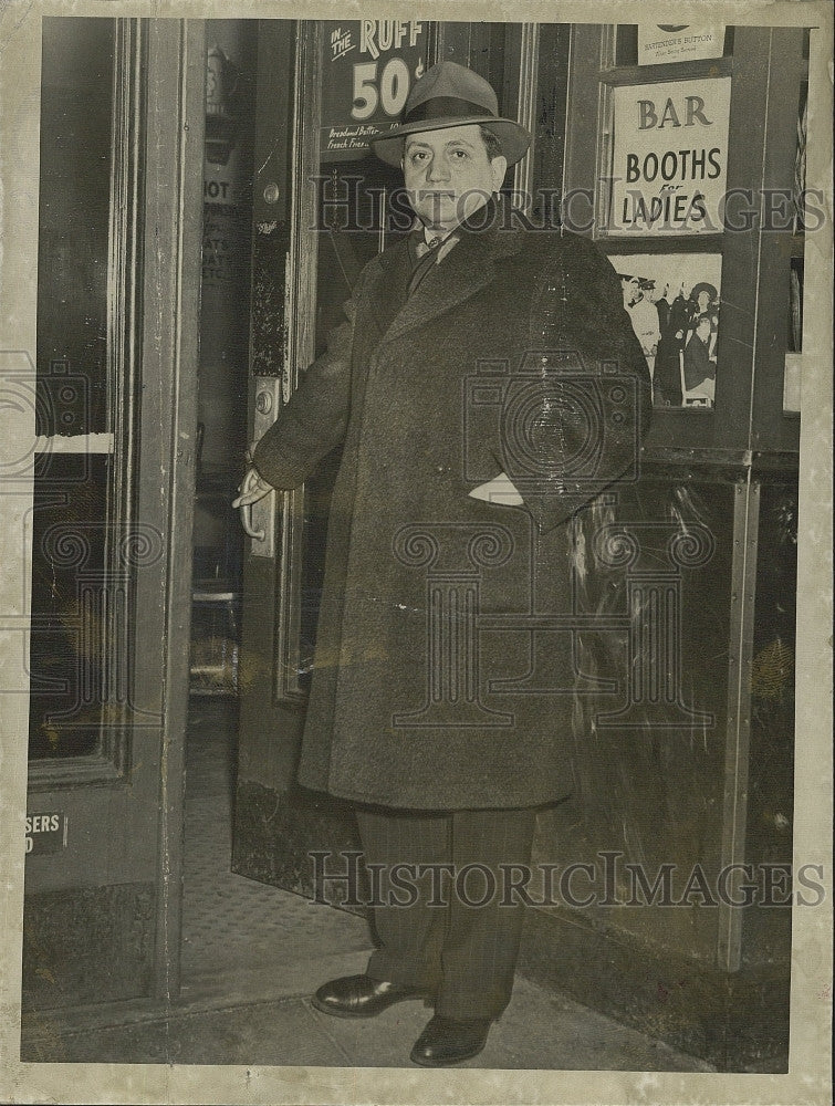 1942 Press Photo Joe Nardone Scolley Grille Restaurant Owner - Historic Images