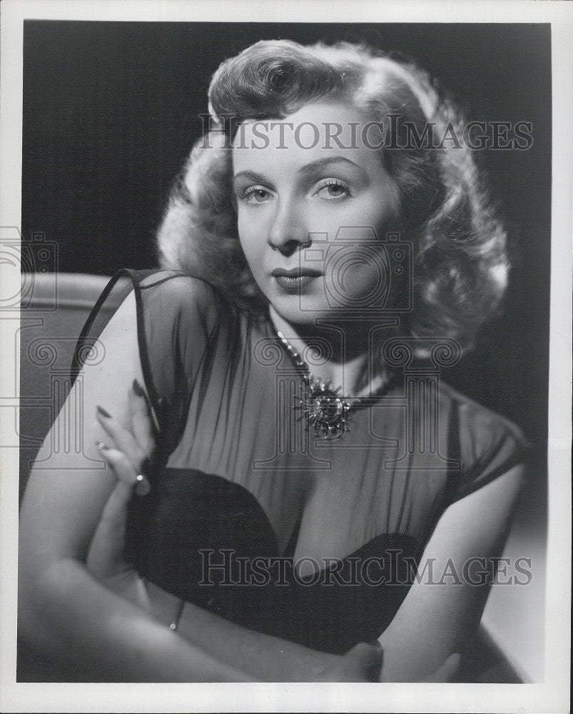 1947 Press Photo Louise Arthur Stars In Woman In White - Historic Images