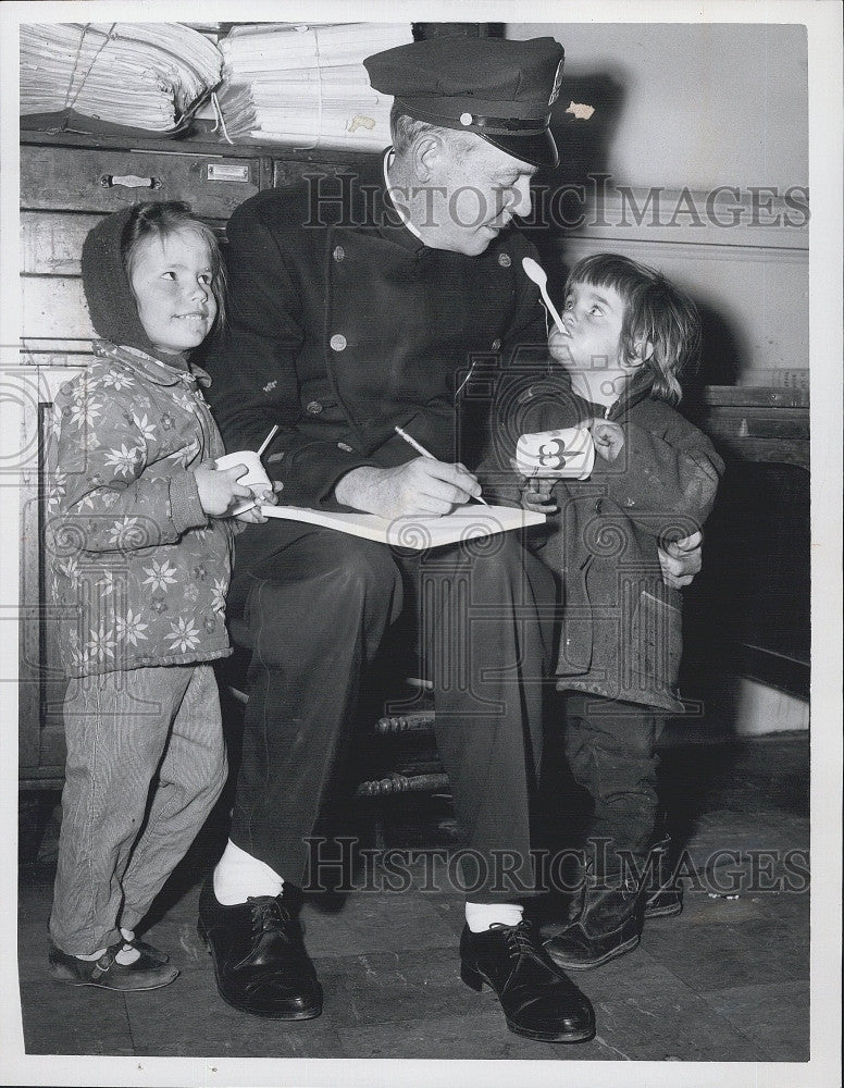 1965 Press Photo Patrolman Police Officer Edward Neylon - Historic Images