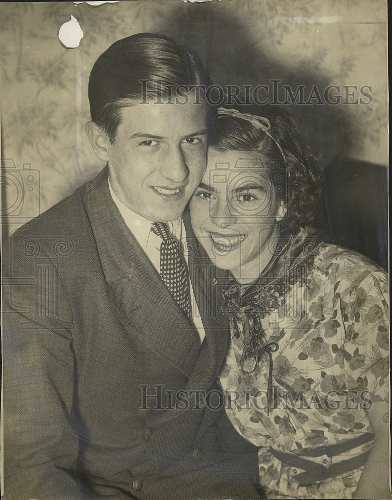 1937 Press Photo Anthony Madeiraos &amp; bride Evelyn Lupo - Historic Images