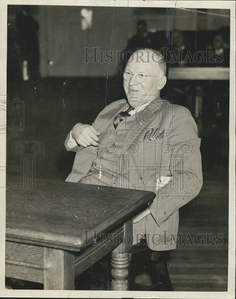 1943 Press Photo Councillor Philly Fish Businessman - Historic Images