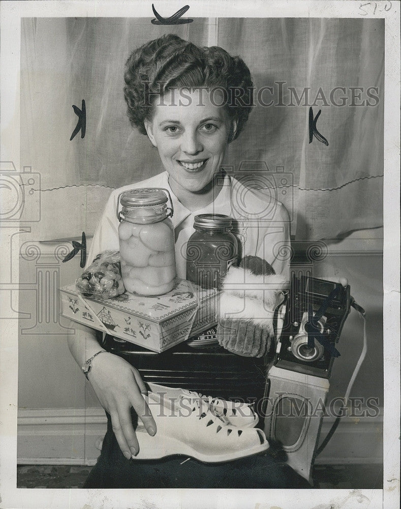 1949 Press Photo Ada Fishburn British Factory Worker - Historic Images