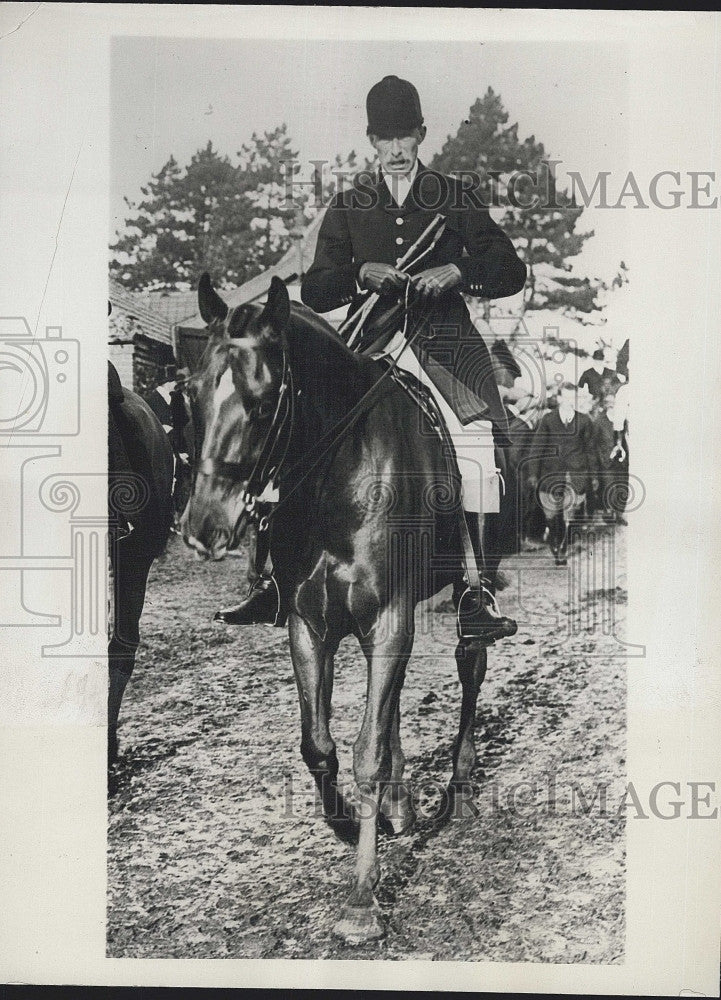 1931 Press Photo The earl of Harewood &amp; his mount - Historic Images