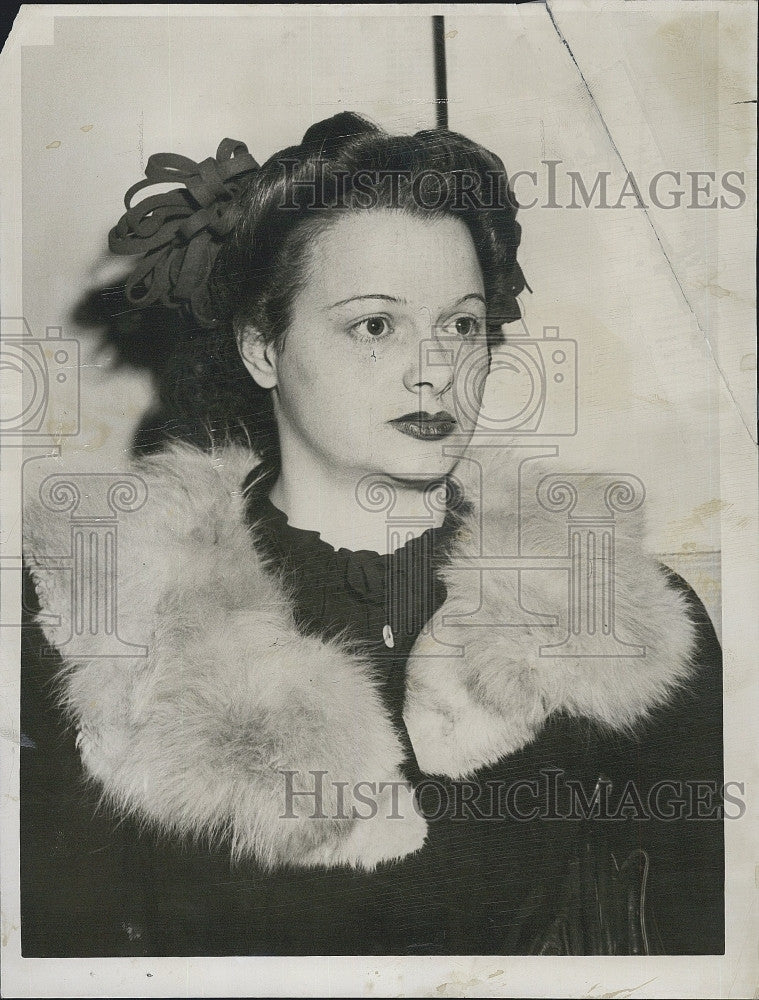 1946 Press Photo Mrs Virginia Langone of Suffolk for a divorce - Historic Images