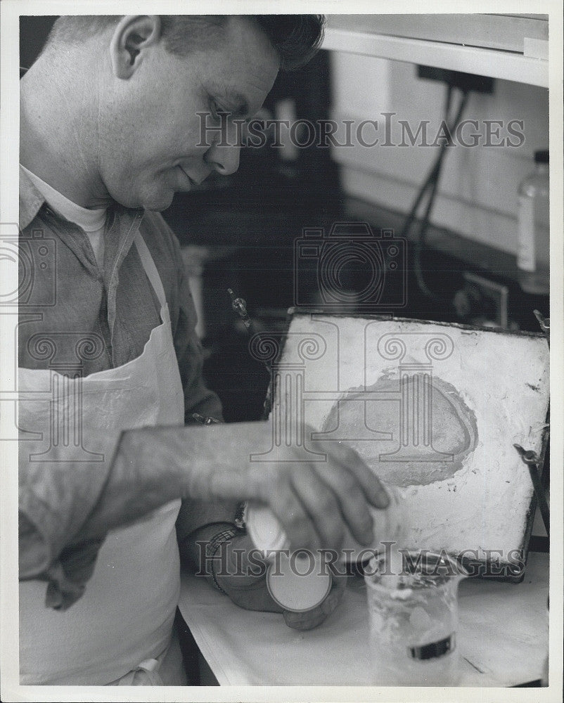 1967 Press Photo Whitney F.P. Miller Mixes Plaster at Chelsea Naval Hospital - Historic Images