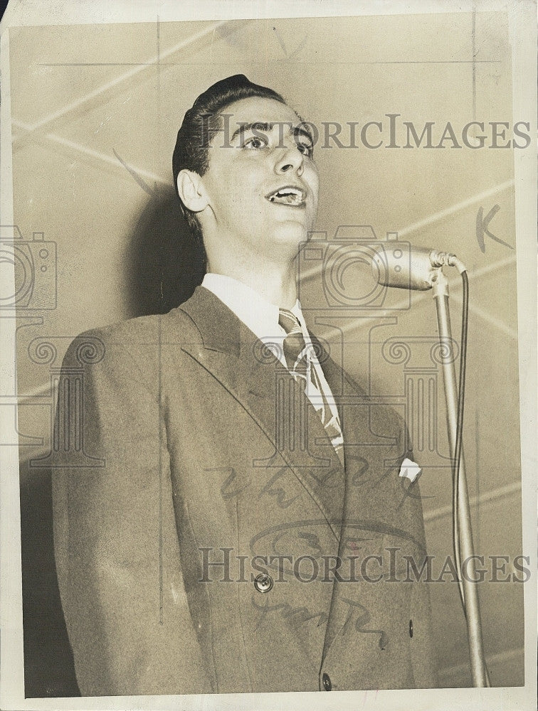 1943 Press Photo Singer Frank Milton - Historic Images