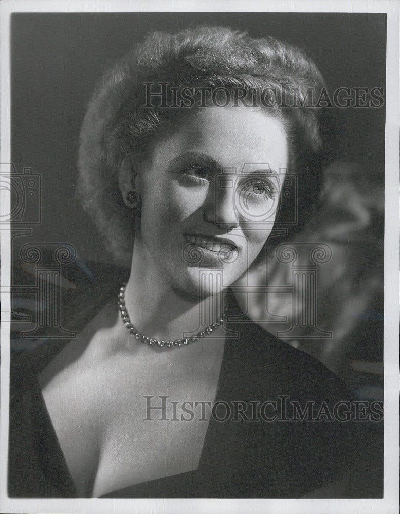 1947 Press Photo Actress Jan Miner in &quot;Crime Photographer&quot; Radio Series - Historic Images