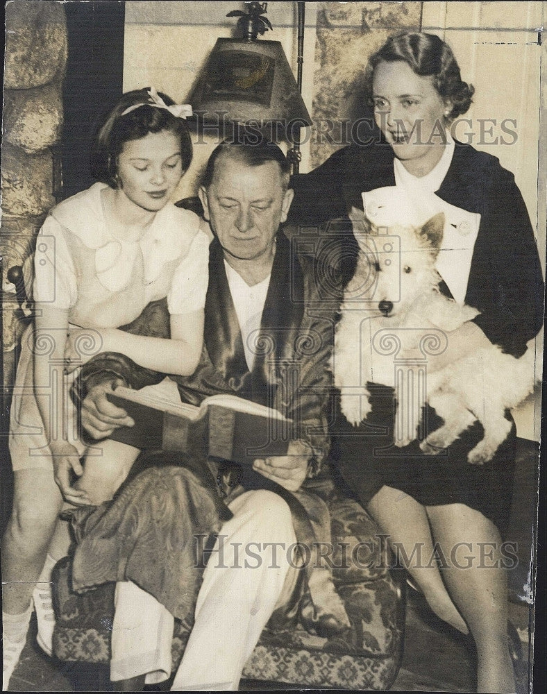 1934 Press Photo Boston Attorney William Sharton With His Family - Historic Images