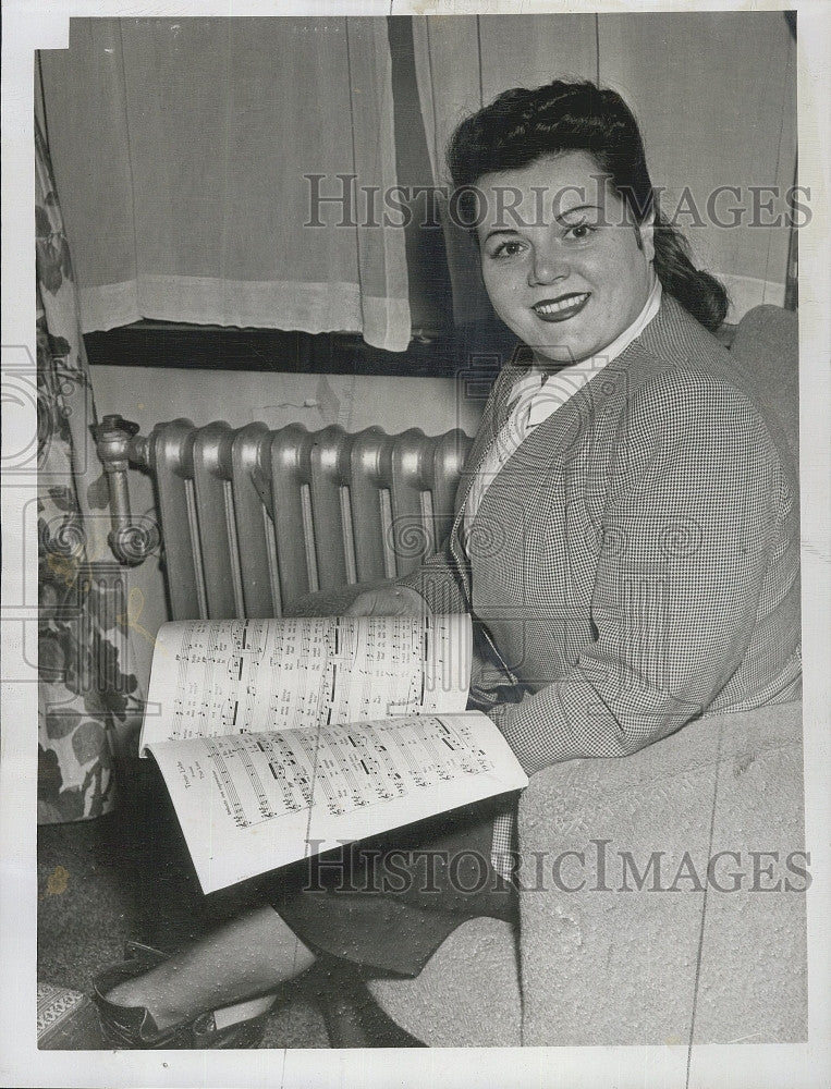 1947 Press Photo Opera star, Donitza Illitsch - Historic Images