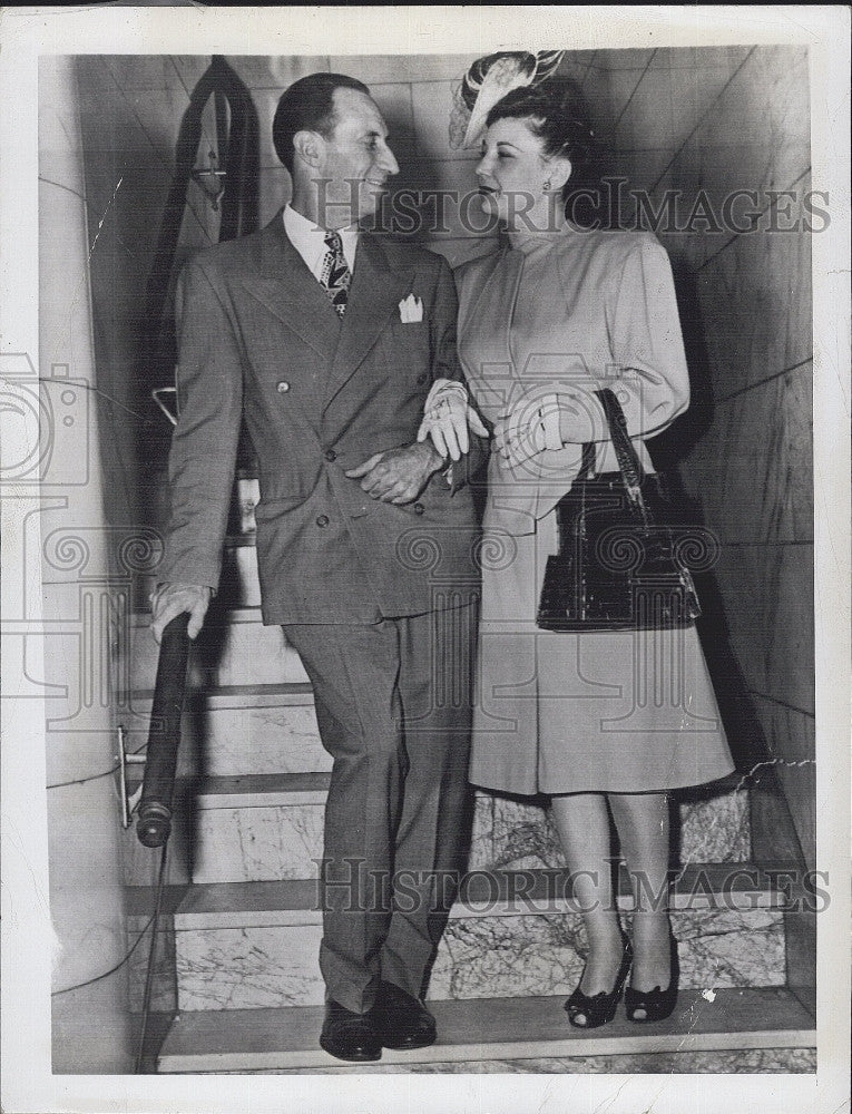 1946 Press Photo Harry Bridges, CIO Longshore Union, bride-to-be Nancy Berdecio - Historic Images