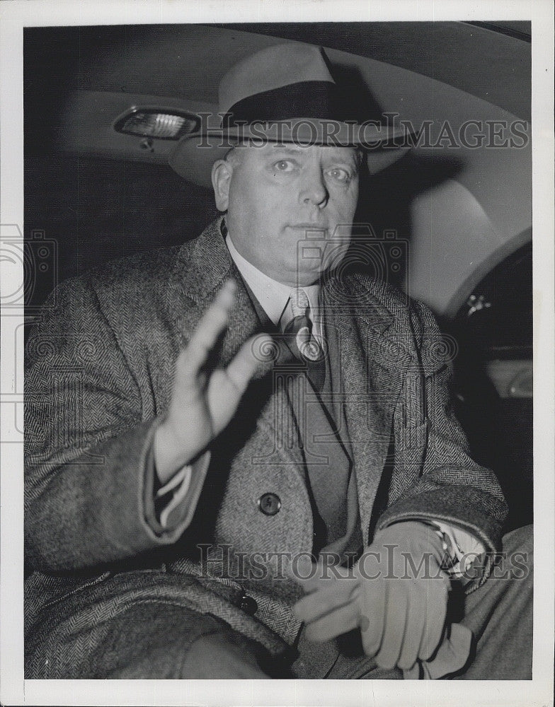 1949 Press Photo Lawyer John Broady Wiretap Mystery in Car - Historic Images