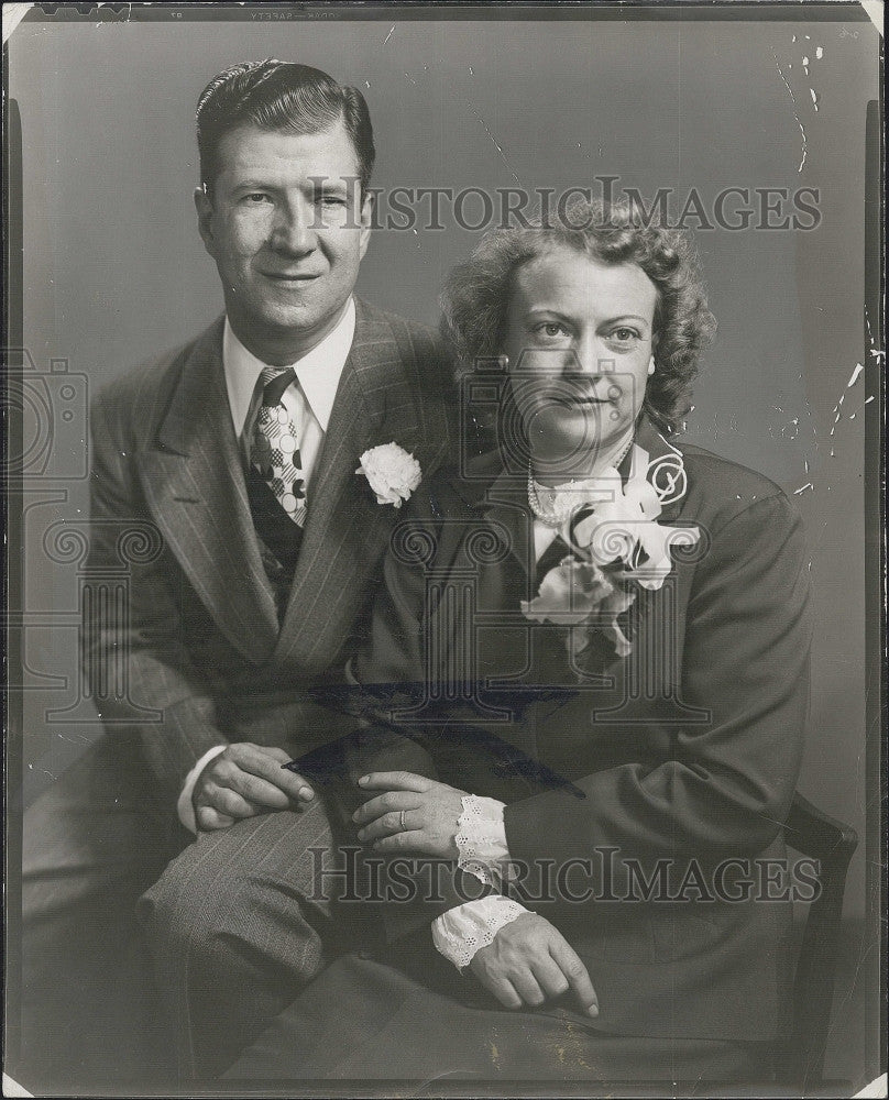 1948 Press Photo Bride Bobbie Martin, Groom Pat Brignolo Couple Portrait - Historic Images