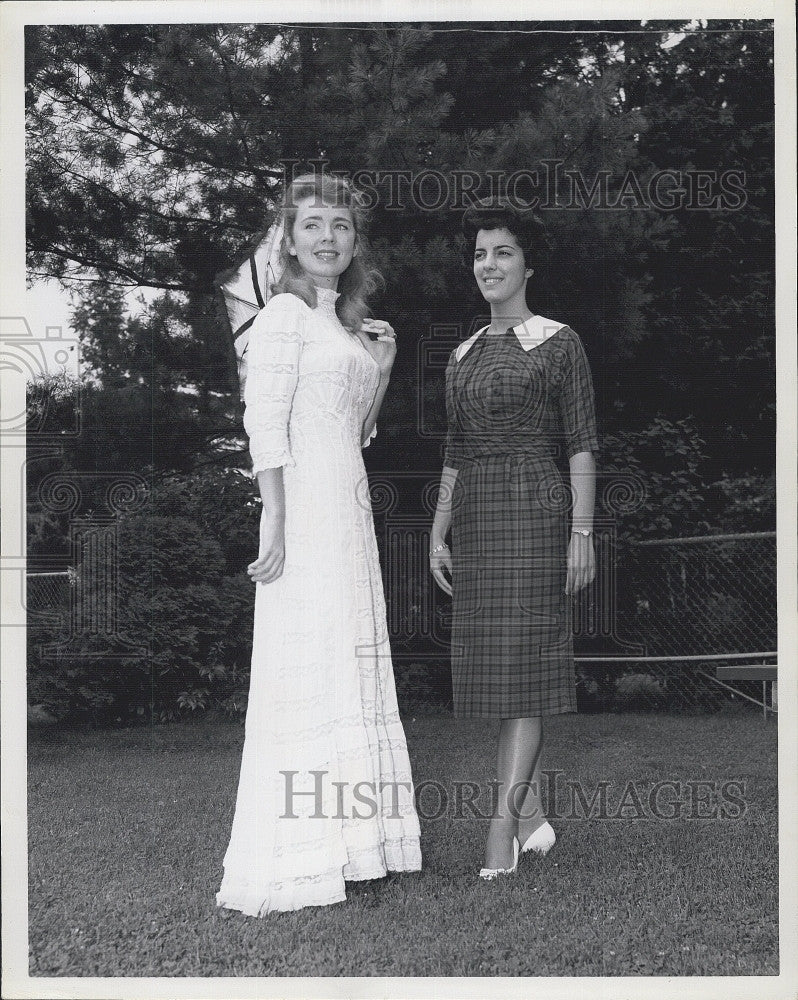 1961 Press Photo Miss Essex County Debbie Powers Candidate Mary DiFrancesco - Historic Images