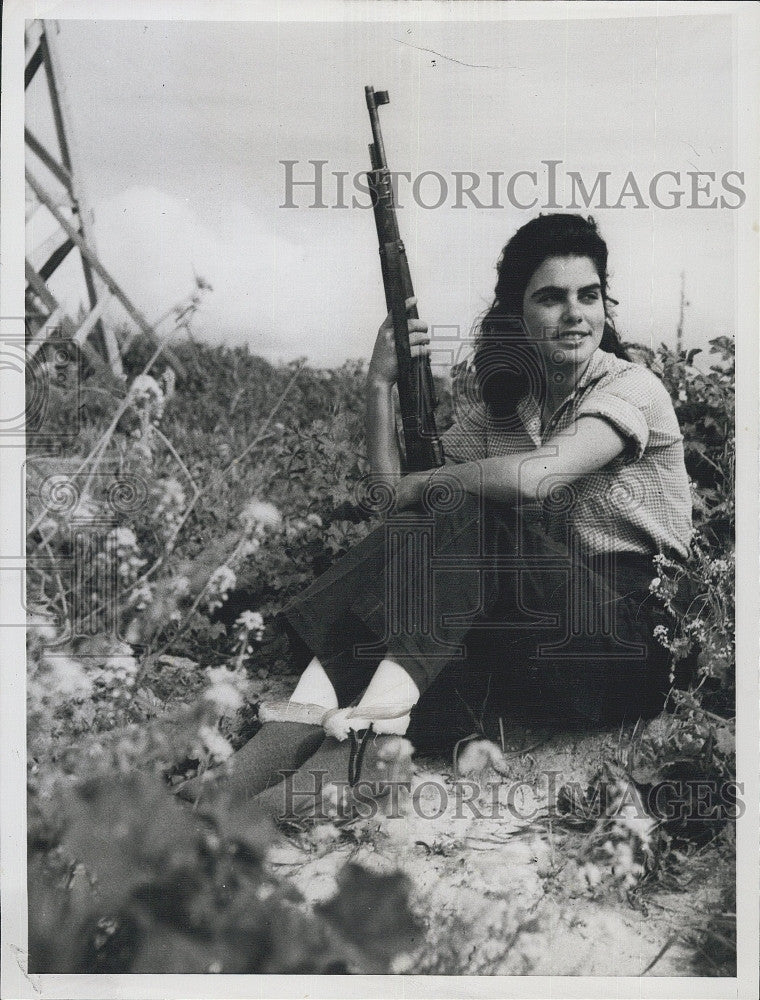 1960 Press Photo Ilana Krichman, 20, girl soldier - Historic Images