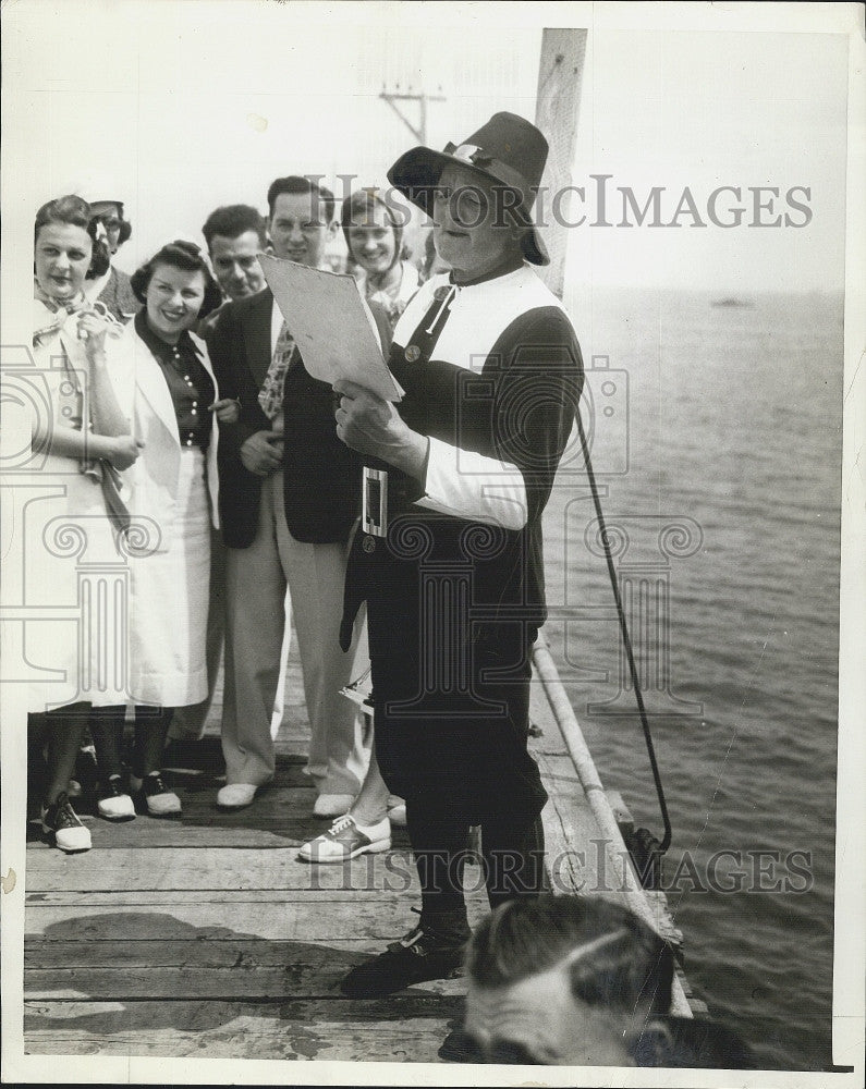 1938 Press Photo Amos Kubic, Provincetown Town Crier - Historic Images