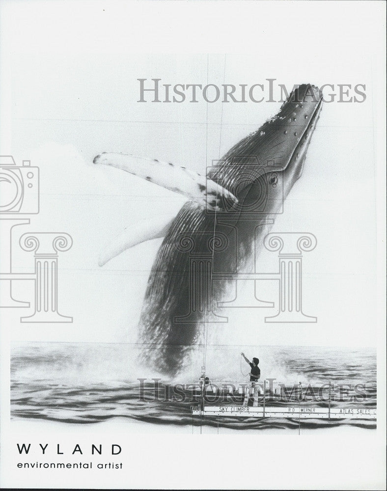 Press Photo Wyland Environmental Artist Man standing by Humpback Whale - Historic Images