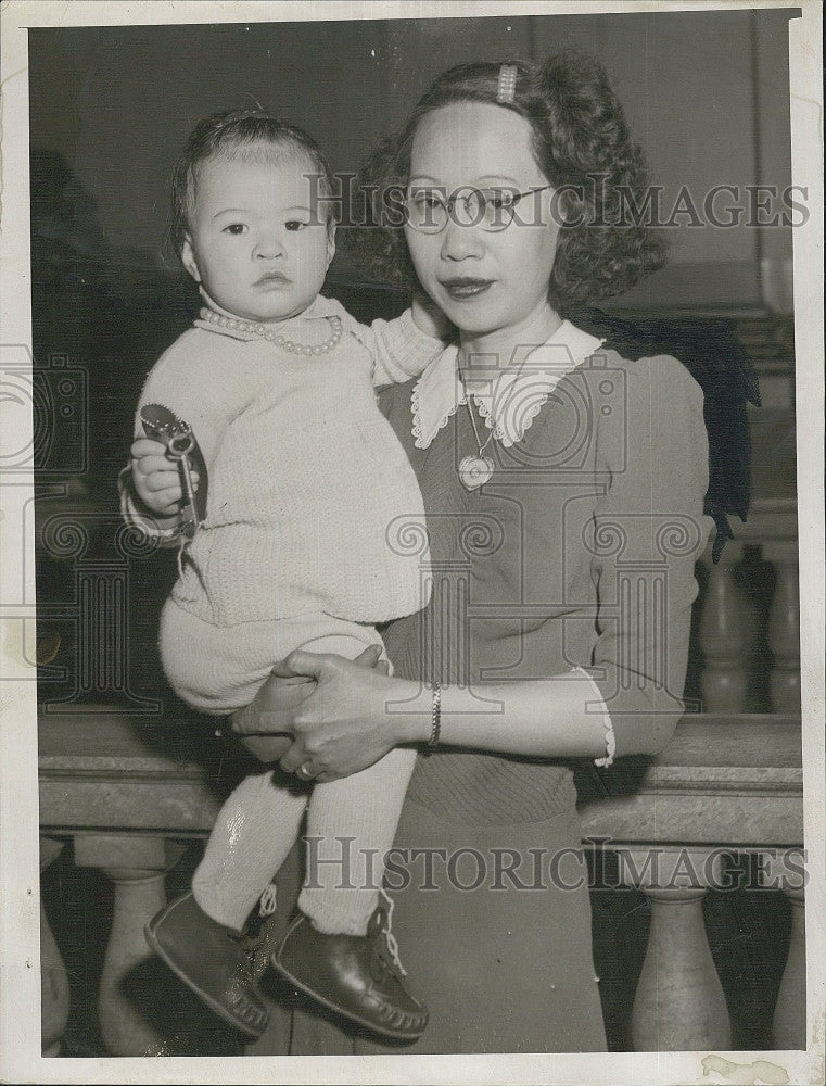 1947 Press Photo Mrs. Wo Don Chin and Catherine - Historic Images