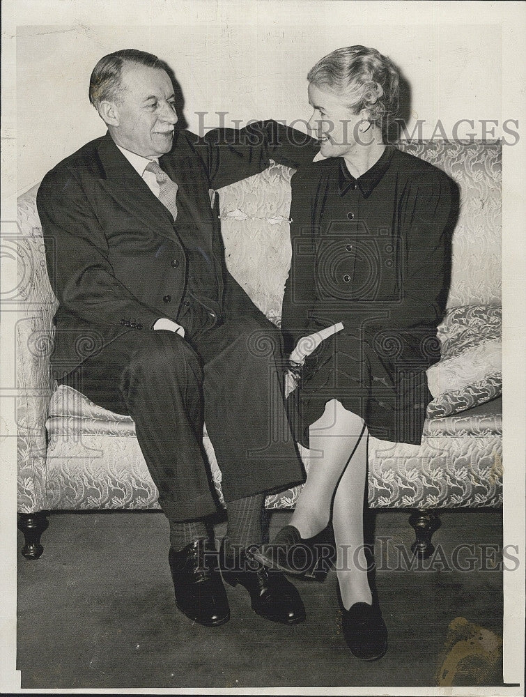 1941 Press Photo Sir Gerald and Lady Campbell at Hub Hotel - Historic Images