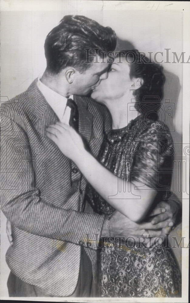 1945 Press Photo Lt Claude Chipman &amp; his wife Barbara - Historic Images