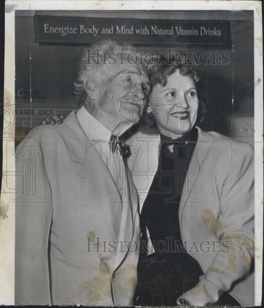 1948 Press Photo Bernarr MacFadden, 79, Mrs. Jonnie Lee, 42 - Historic Images