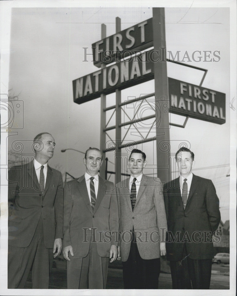 1958 Press Photo R MacIsaac, T Flynn &amp; A Sullivan, Fist Natl Stores - Historic Images