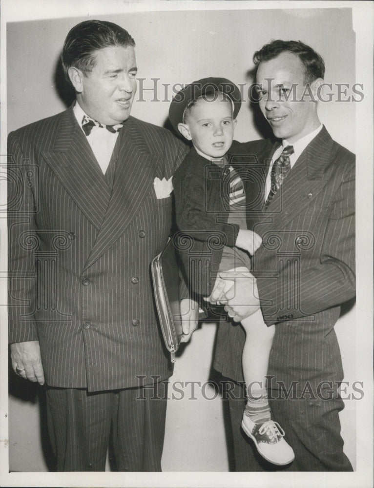 1948 Press Photo Atty Francis E Kelly,Joe Carlton Byrd,3 &amp; dad Anderson - Historic Images