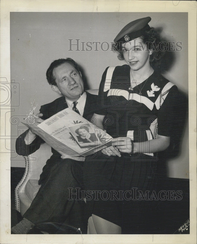 1943 Press Photo Dolphe Martin, director of &quot;Youth on Parade &amp;Ruth Casey - Historic Images