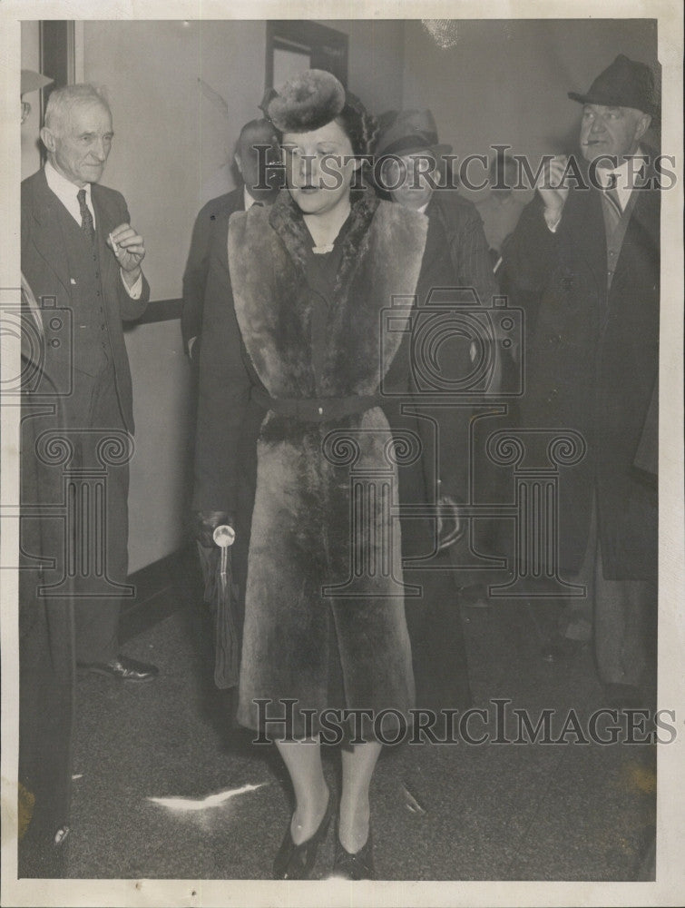 1943 Press Photo Mrs Katherine Dunphy Businesswoman - Historic Images