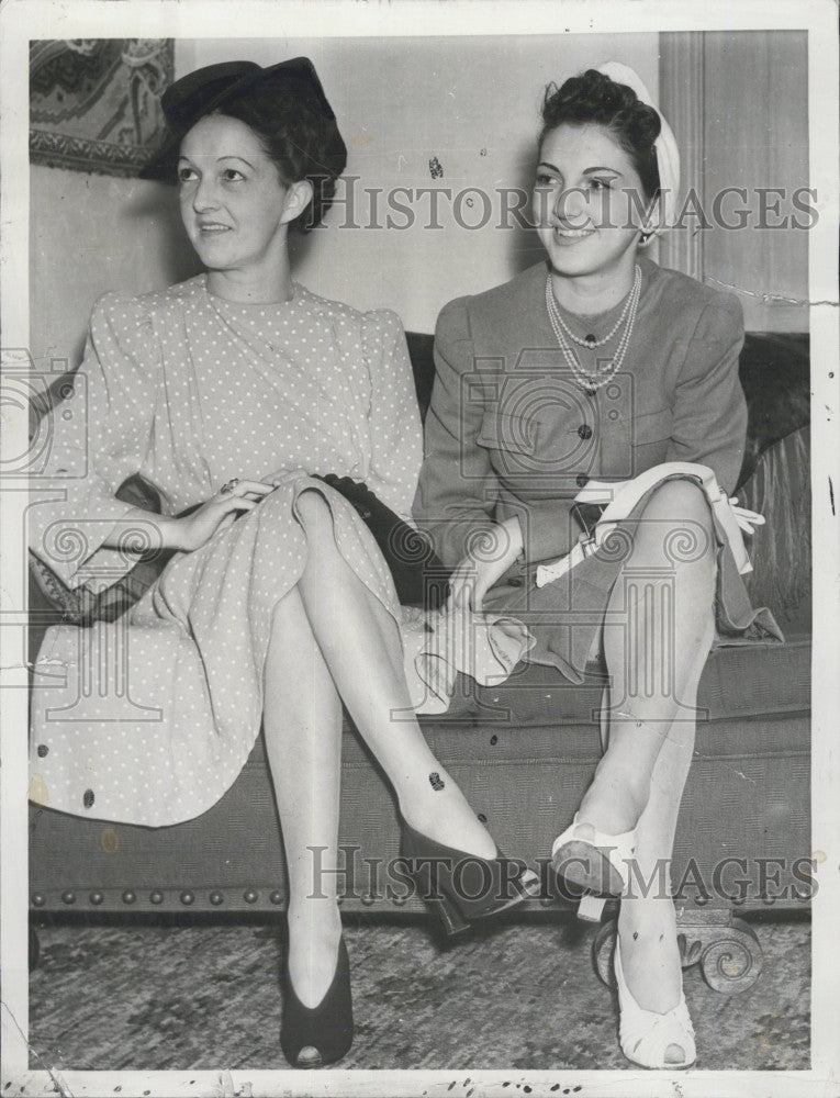 1940 Press Photo Mrs. Mollie Bernice Hoge, daughter Helen - Historic Images