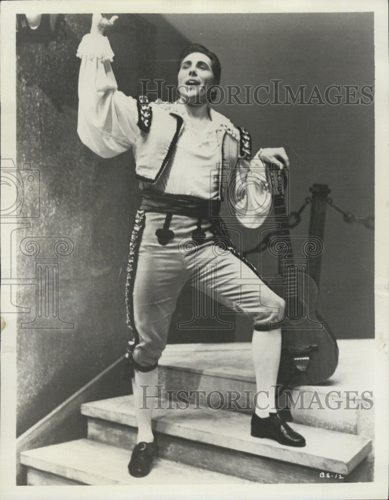 1962 Press Photo Alexander Gay in &quot;The Barber of Seville&quot; - Historic Images