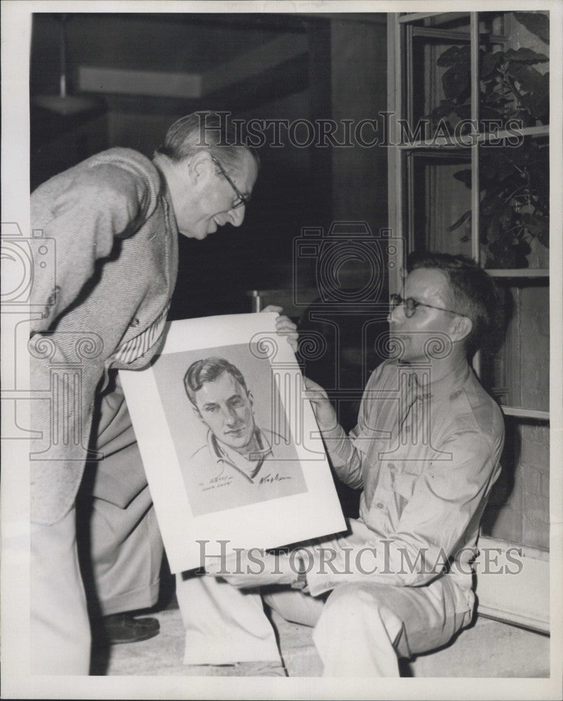 1946 Press Photo artist Albert L. Lake showing Arthur William Brown a sketch - Historic Images