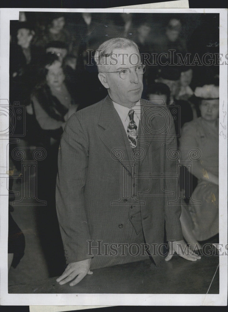 1947 Press Photo William Prendible, Suffolk Superior Court, favors lady jurors - Historic Images