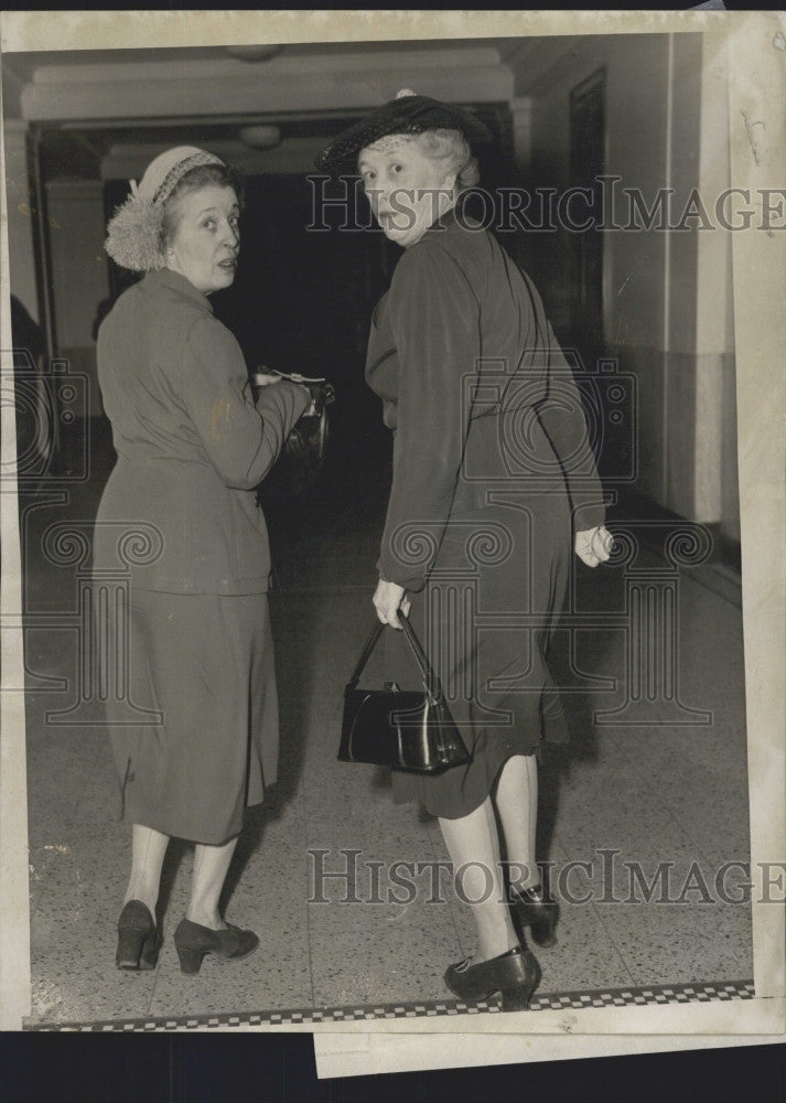 1952 Press Photo Mrs. Marion Kranz, Mrs. Louise Mitten - Historic Images