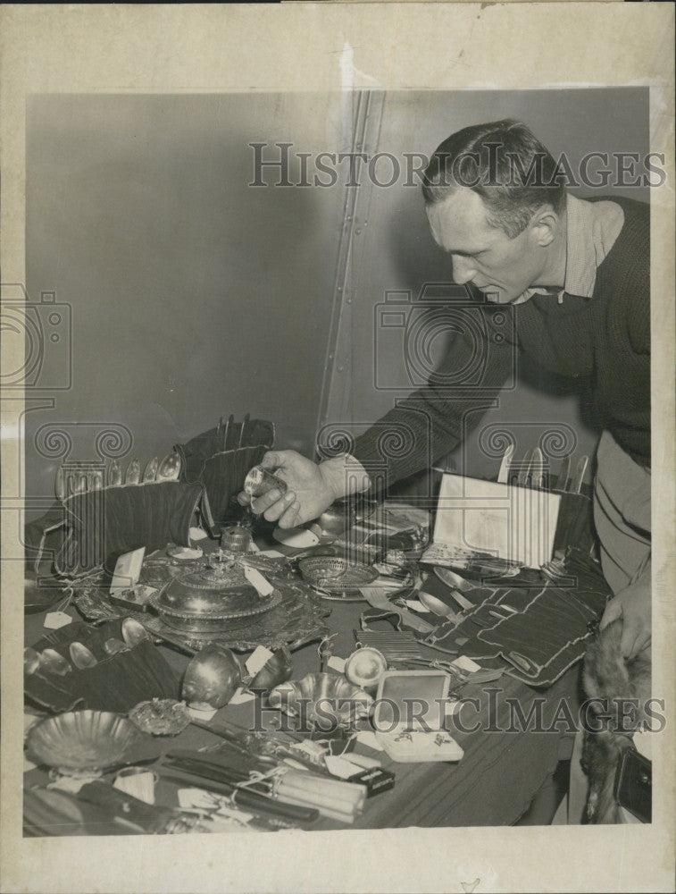 1956 Press Photo State Trooper John Kuluk checking silver ware and jewelry. - Historic Images