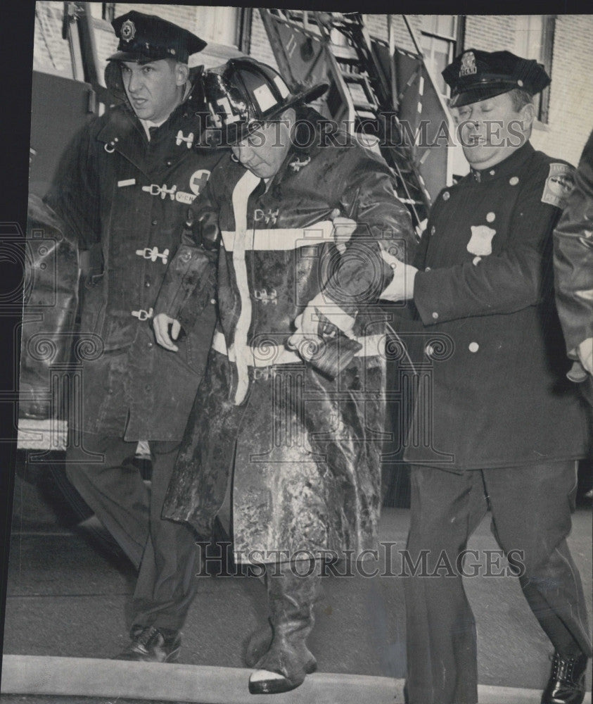 1994 Press Photo Firefighter Harold Poole Injured In Battling Fire - Historic Images