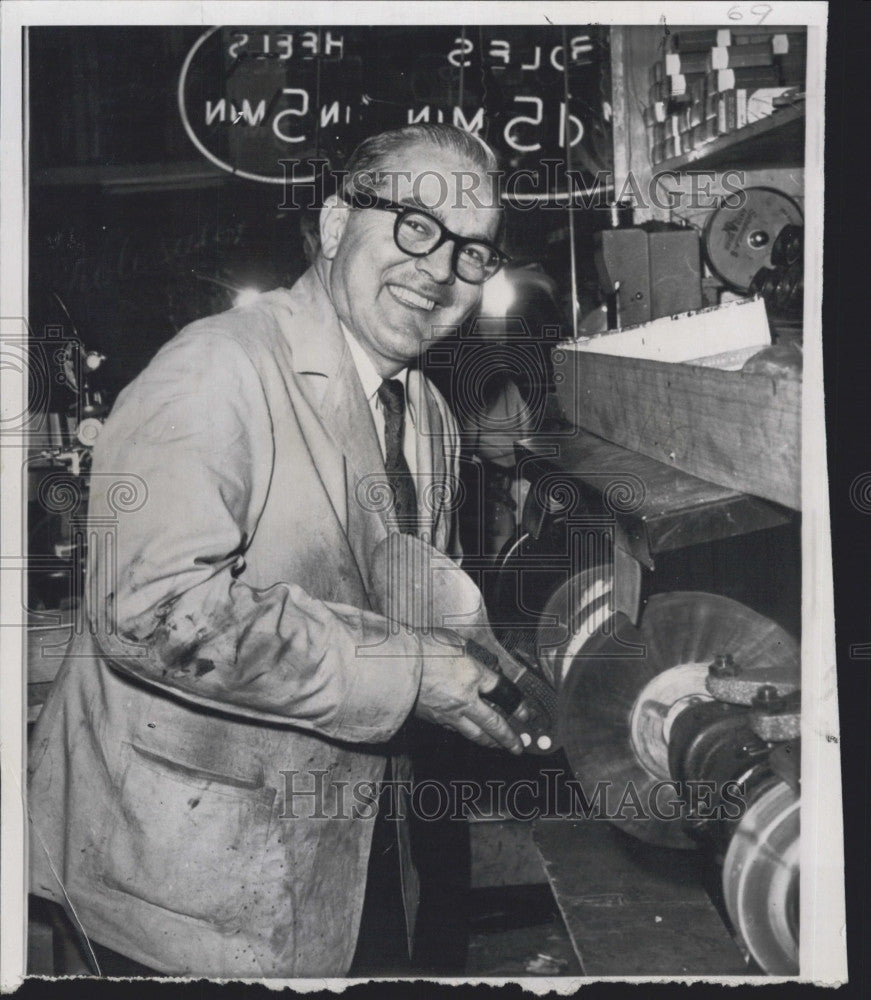 Press Photo Gino Prato, New York Shoe Repairman - Historic Images