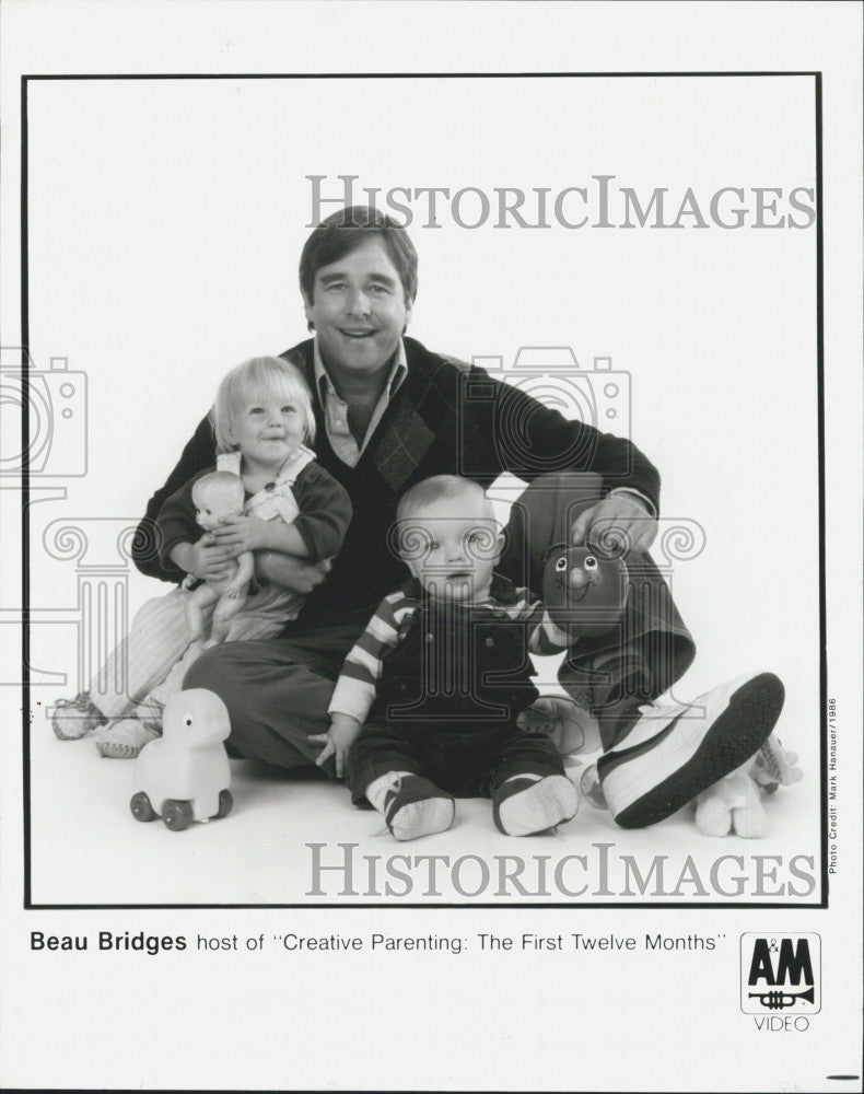 Press Photo Beau Bridges &quot;Creative Parenting: The First 12 Months&quot; - Historic Images