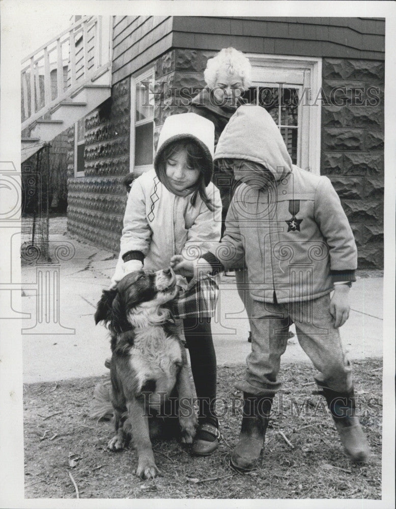 1972 Press Photo Jill and Jackie DeMarco with Grandmother Custody Battle - Historic Images