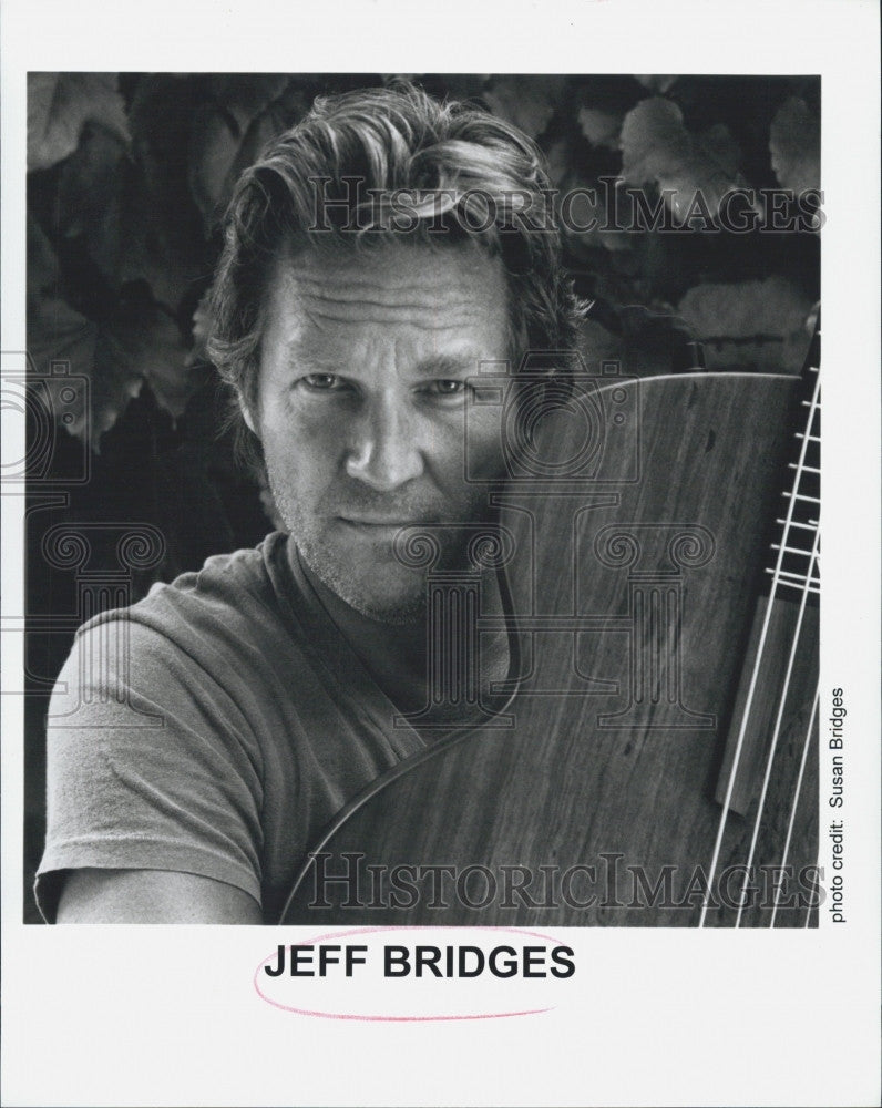 Press Photo Actor Jeff Bridges with a guitar for a film role - Historic Images