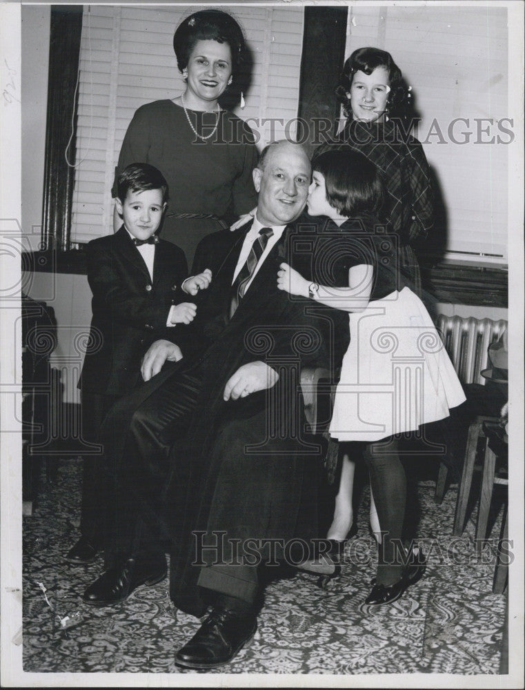 1963 Press Photo Judge Michael De Marco of Somerville, Mass &amp; family - Historic Images