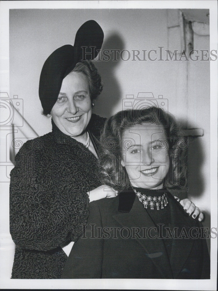 1952 Press Photo The Marchese Maria Cristina Marconi with Daughter Ellantra - Historic Images