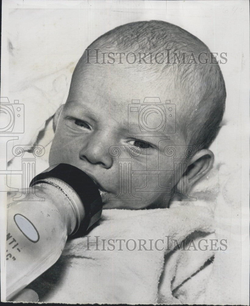 1955 Press Photo Infant  Robert son of Dr &amp; Mrs  Sanford Marcus of Calif. - Historic Images