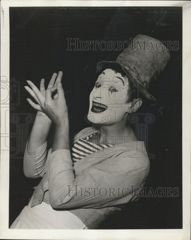 1959 Press Photo  Pantomimist ,Marcel Marceau performs - Historic Images